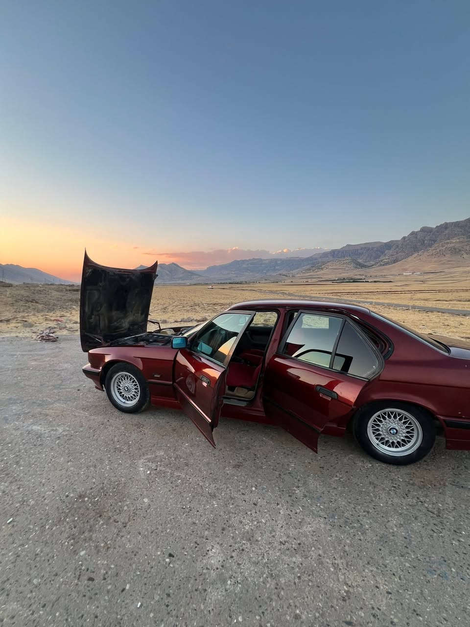 بؤ فرؤشتن يان گؤرينه وه
bmw مؤديل 1993
ئارم پلاستيك سلئماني
520دجيتال
گئر عادي
ته بريد به شه رت
ناوزه رد
كوشن جلد كوشن هيتر
ئه كسل 3.23قفل
سه ياره كه قوه تي خؤشه كپه
گئر و مه كينه و كاره باي به شه رت
به شه رتي ئه وليات موس براوه
بؤ گؤرينه وه

***********واتس ئاپ و ڤيبر
