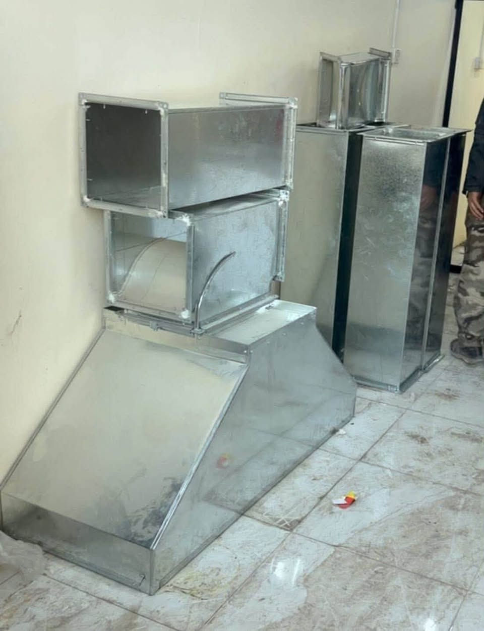 ✨ متاح للبيع ✨
دكت مع بوجه بحالة جيدة، مناسب للمطاعم، المطابخ، وكذلك للمبردات الخارجية.
📏 الطول: 5 أمتار
💰 السعر: مناسب
للاستفسار والشراء: 📞 اتصل على الرقم، *********** أو اكتب تم في التعليقات، وسيصلك السعر على الخاص
