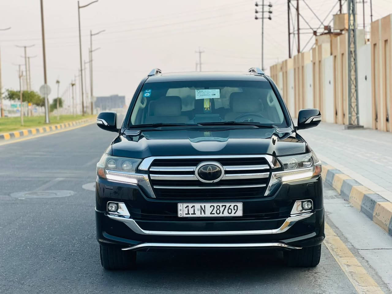 السلام عليكم للبيع.  لاند كروز. موديل.  2018.  محرك V8. 4600
رقم بغداد باسمي.  تحويل شرط 
 SAS  باب اول.  
ماشيه.  170  سبير ما نازل. 

محرك.  كير.   مكفولات. 

بيه شبرين. صبغ. فقط.   بل بنيد.  بدون ضربه.    مكفوله حت من بارد.  

 دبل ماوس.    يدات.  لمس.   هواي 

مواصفات. بيه. 

فول مواصفات. 1/1 

محرك.  كير.  صدر. تبريد.  تخم تاير.   

سياره معروفه مواصفاته وجديده بمعنى كلمه. 

رقم. الهاتف. *********** 

السعر. 460. $$. وبيه مجال

العنوان الانبار الفلوجه

