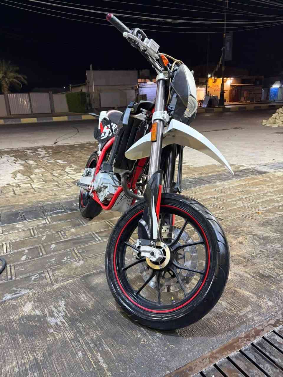 قفاز swm إيطالي محرك 300cc موديل 2022 رايدها ب 20ورقة وبيها مجال ***********
