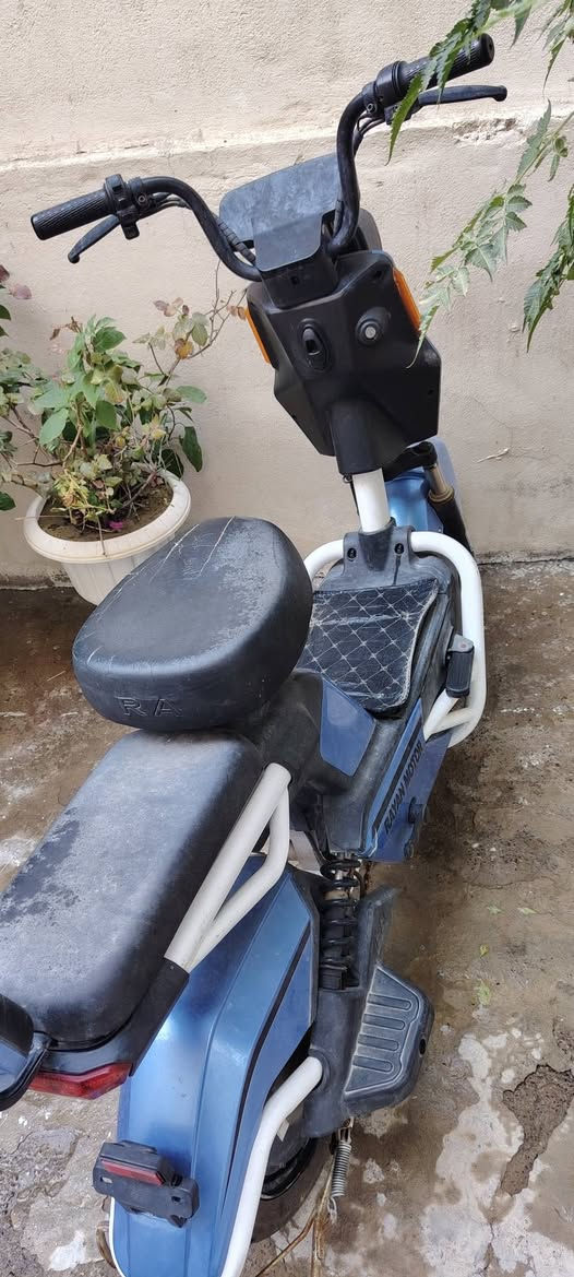 ب١٠٠ الف
اربع بطاريات
تواصل *********** واتساب بي
