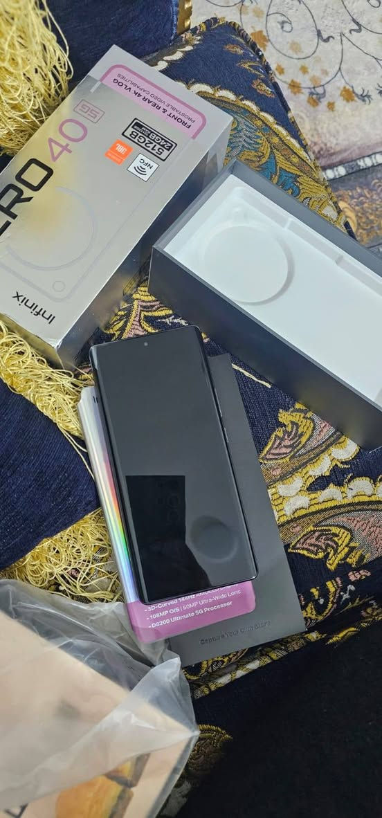 انفنكس زيرو 40 جديد غير مستعمل للبيع ذاكرة 512 كاميرا 108 بكسل بطارية عملاقة ويدعم شحن سريع، للتفاصيل على الرقم ***********
