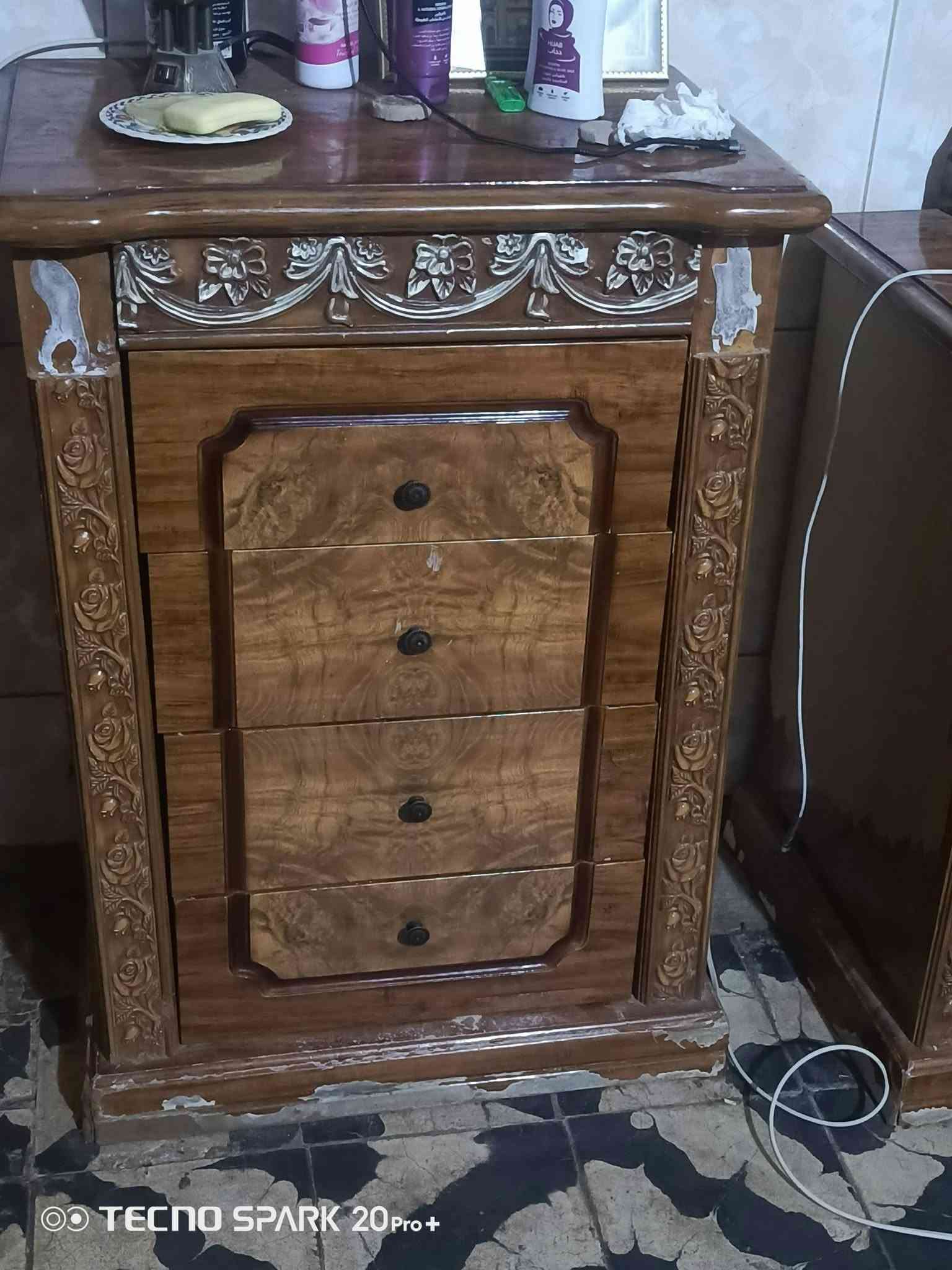 غرفة اخشاب تركي ماليزي نظيفه الجربايه فقط تاج ماموجود الجربايه  الغرفه نظيفه  قيم بما يرضي الله وخذوه العنوان كربلا للاستفسار المرسله ع رقم ***********

نص مكتوب في الصور:
- TECNO SPARK 20 Pro+