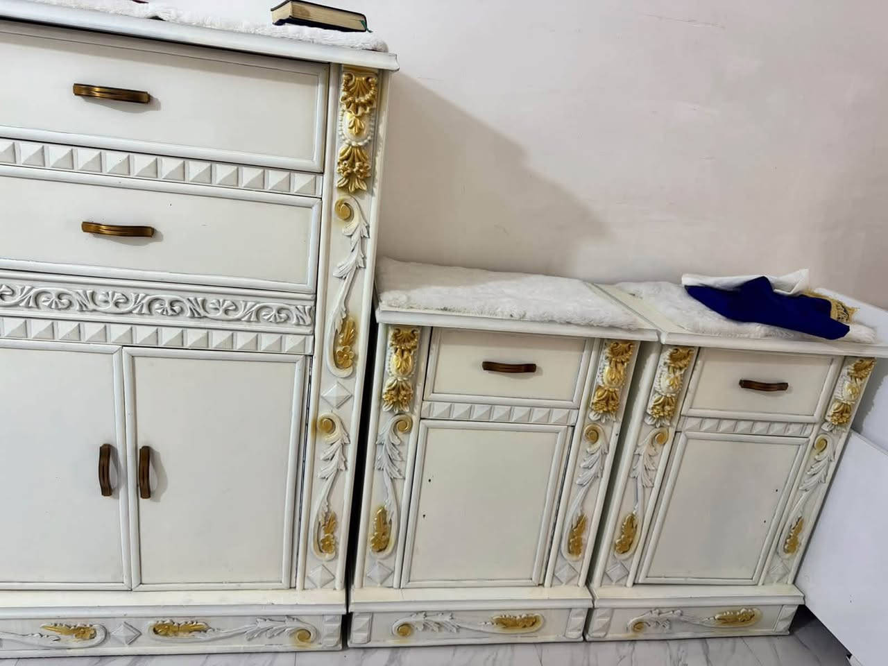 سلام عليكم
غرفة نوم للبيع نظافة ٨٠٪؜
عدى سرير اطفال 

***********
