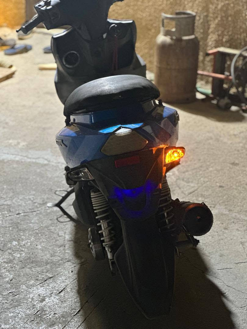 سلام عليكم 👋
دراجه جي تي ار حديث للبيع🏍️
بيها كلجات رياضيه 🛞
الدراجه موديل 2014
شلعه ومعدل
كفرات ختم وجديده 
باتري جديد
السعر 800الف💸
عنواني البلديات 
رقمي ***********☎️
