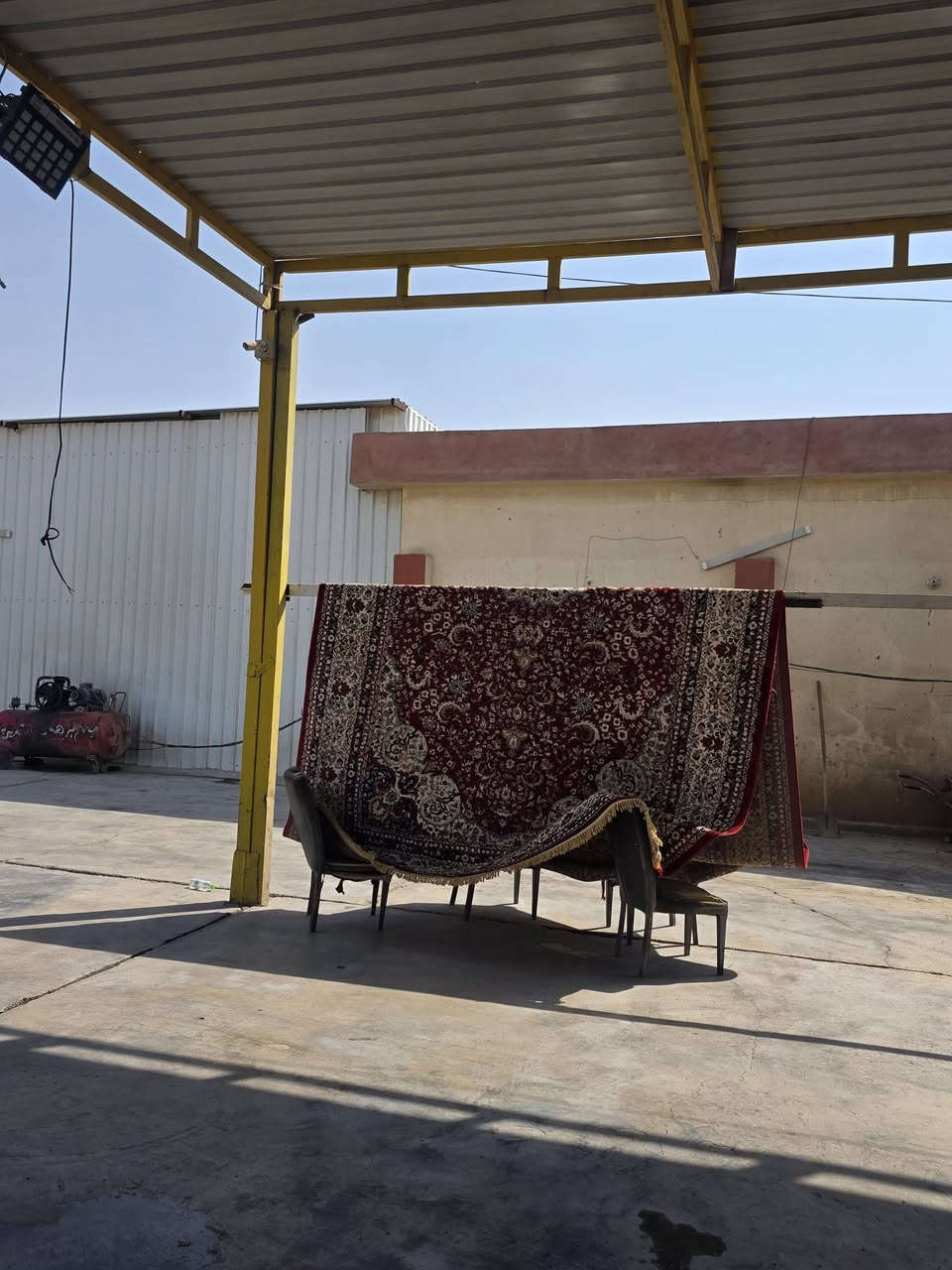 السلام عليكم مع نهاية فصل الصيف يعلن كراج العناب عن غسل جميع انواع المفروشات باسعار رمزية وبعمل متقن مع خدمة النقل من والى المنزل يعني ناخذ الزولية من بيتك نغسلهه ونرجعهه مجاني للاستفسار الاتصال على الرقم 
***********

