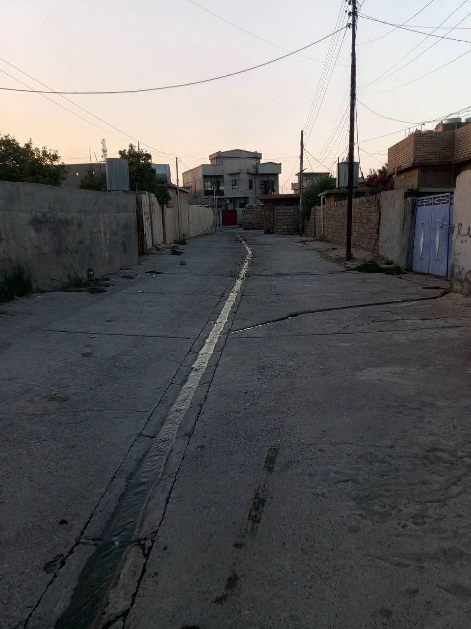 ‏🛑 للبيع بيت بناء قديم 💥يرهم كاع *مساحه الأرض 300
‏سند 💥طابو الواجه على شارع واحد  💥موقع البيت*
‏قرب كراج الموصل جيران.السيد احمد وجيران اعلي الدكديش  *
‏مكان مرتب حيل وراقي  قريب عل سوك *💥
‏معرفة السعر  اتصل وتدلل* ***********
‏
‏
