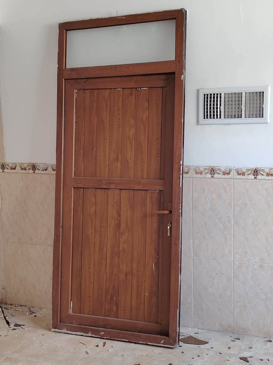 متاح ابواب للبيع و شبابيك
غير متواجد ع فيس للاستفسار اتصل
***********
