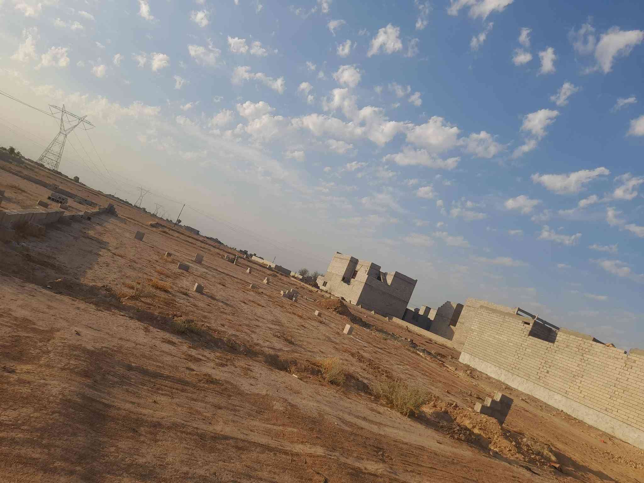 سلامو عليكم ورحمة الله وبركاته كاع للبيع الموقع يم معمل التونسه يم صيطرت القواس الساحه الكلي ٤٢٠ متر نزال ٣٥ والعرض ١٢ واصل كافت الخدمات ابيع كلهه نصهه او ١٠٠ شتريد ابيعك ممامتواجد عله الفيس أتريد اتصل  شكد أتريد ابيعك اذا ميه اتصير نزال ١٧ والعرض ١٢ واذا ميتين اتصير نزال نزال ١٧ والعرض ١٢واذا كلهه نزال ٣٥ والعرض ١٢  السعر  كلهه ١٣مليون واذاميتين ٢٠٠ ٦٥٠٠ واذا ميه ٣مليون ***********
