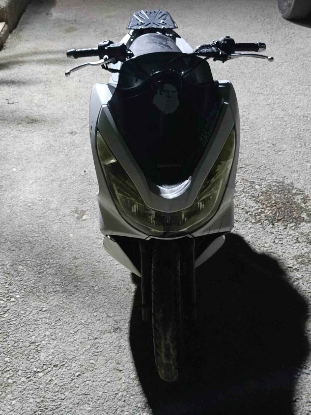 السلام عليكم 
دراجة PCX جيل ثاني بصمة مكينة 150ccدراجة خير من الله حساس ازدحام A استان حساس نقص بريك أمامي اللون ابيض صدفي مميز ماشية 36 حقيقي السعر 10$
رقم الهاتف *********** مكاني بغداد حي اور سبع قصور
