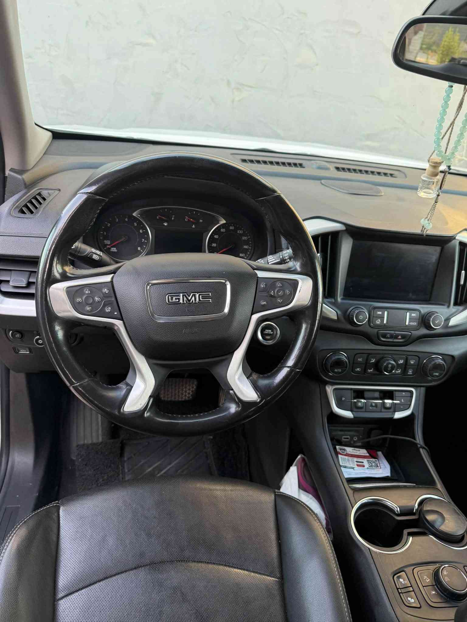 🚨 للبيع: جي إم سي تيرين (GMC Terrain) موديل 2022 - فئة SLT (فول مواصفات 1/1) 🚨
السيارة بحالة قمة بالنعومة والأناقة والهيبة، ومجهزة بأعلى حزمة مواصفات وراحة وأمان من GMC.
📌 التفاصيل والمواصفات:
• المحرك: 4 سلندر 1.5L Turbo (اقتصادي جداً ونشط).
• الجير: أوتوماتيك 9 نمر الحديث (نظام أزرار Precision Shift).
• نظام الدفع: فور ويل (AWD) مع فرار تحكم بأنماط القيادة (دفع ثنائي / فور ويل / طرق وعرة).
• السقف: فتحة سقف بانوراما كاملة (SkyScape).
• الإضاءة: فول LED أمامية وخلفية بتصميم C-Shape الشهير.
• الرنغات: ألمنيوم قياس 19 إنش بتصميم ممتاز وجذاب.
• الصندوق الخلفي (الجنطة): كهرباء ينفتح بالقدم (سنسر حساس) مع طباعة شعار GMC ضوئياً على القاع.
• المقاعد (الكشنات): جلد فاخر مع تحكم كهربائي كامل للجانبين + ذاكرة خزن لوضعيات كشن السائق (Memory Seats).
• التدفئة: تدفئة بالكشنات الأمامية + تدفئة بالستيرن.
• التكييف: دبل زون (تحكم منفصل) مع فتحات تكييف خلفية.
• الشاشة: لمس كبيرة 8 إنش تشغل Apple CarPlay و Android Auto لاسلكياً.
• النظام الصوتي: سماعات فاخرة جداً من شركة Bose.
• شاشة الزجاج (Head-Up Display): تعرض السرعة والتنبيهات على الجامة الأمامية.
• الشحن: شاحن وايرليس للموبايل + منافذ Type-C و USB أمامي وخلفي.
• الكاميرات: نظام كاميرات 360 درجة داير ما داير السيارة بصورة HD.
• الرادارات والأمان:
 رادار أمامي لتجنب التصادم + كبح تلقائي بالطوارئ ورصد المشاة.
 نظام تنبيه ومساعدة للمحافظة على المسار.
 حساسات فول أمامي وخلفي + كشف الزوايا الميتة بالمرايات.
 تنبيه حركة المرور الخلفية عند الرجوع بك.
سياره كلين بيها طخه صبغ صغيره بلصندوك رقم جديد ومميز هزه جديده 
📌 السعر والتواصل:
• المكان / المحافظة: [الموصل]
• الممشى (المسافة المقطوعة): [90الف كم]
• السعر المطلوب: 188
• رقم الهاتف والواتساب:  ***********
السيارة جاهزة الشاري الجاد يتفضل يتصل أو يراسلني واتساب.
