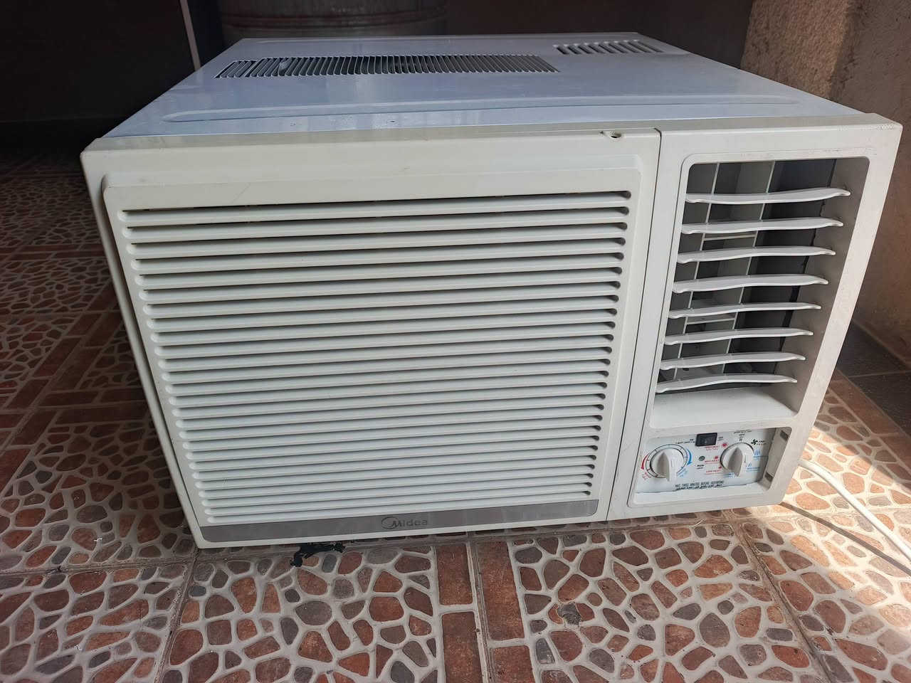 مكيف ميديا طنين للبيع  مقفول قفل شركه وغاز شركه ونظافته مثل مشوفون  للتواصل عل رقم ***********
