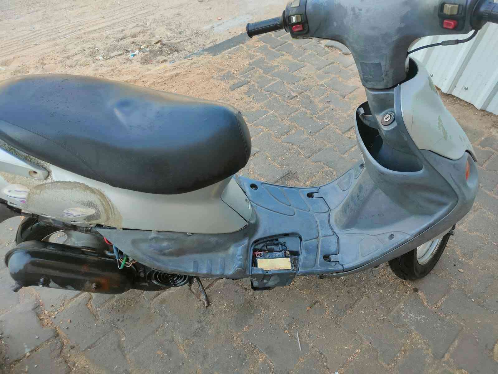السلام عليكم دراجه بيجي ام 7زروف مكينه بلاديه مامفتوحه تمشي 80 فول دراجه شلعه ومعدل السعر 350وبيه مجال بصيط***********
