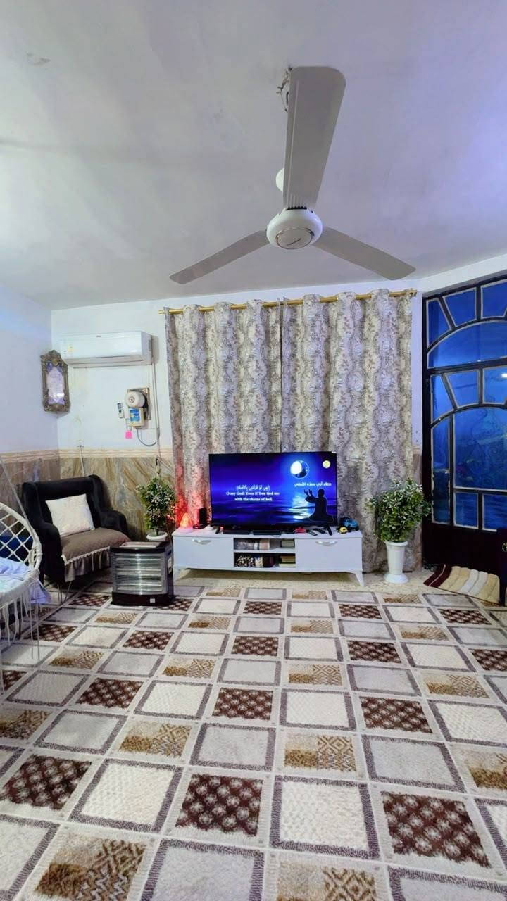 السلام عليكم بيت 100م مربع للبيع مكان سبع قصور شارع ابو علي قرب جامع الحمزه طابق واحد للاستفسار ***********
