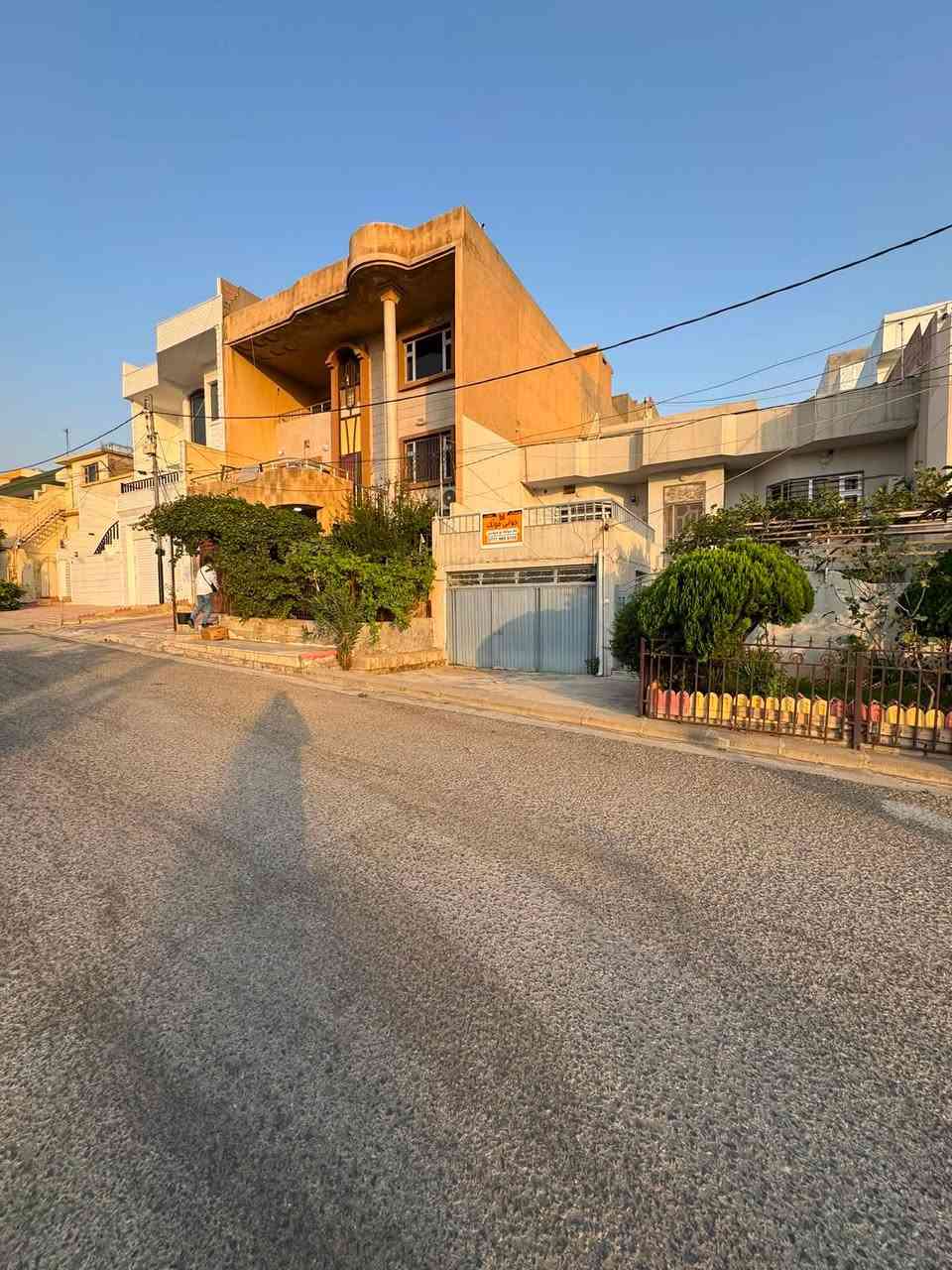 سەرەتا بەناوی خودا 
کۆدی /10984
خانوو بۆ فرۆشتن  
📍ناونیشان/  39کانی أبراهیم أحمد
📐ڕوبەر / 200 مەتر 
📏پێشی/ 10 بە 20
🛣️شەقامی/ 20 مەتری 
🌕 ڕوو / ناوشار
🏗️پێکهاتوەلە/ 2 نهۆم 

تێبینی ( خانوەکە بەرام بەری باخە  بیرێکی باشی تیایە دوو قاتو هەورەبانێکە بۆ دومال ئەبێت )
ــــــــــــــــــــــ
🖊️/ بۆ زانینی نرخ  کۆمێنت بکە 
ــــــــــــــــــــــــ
بۆ پەیوەندی📞
☎️***********

‎ـــــــــــــــــــــــــــ
تۆی بەڕێز موڵکت هەیە دەتەوێت بیفڕۆشیت یان بیدەیت بەکرێ زانیاریەکانمان بۆ بنێرە هاوکارتان دەبین 
‏‎*********** ☎️واتس ئاپ"فایبەر 
‏‎یان سەردانی نوسینگەی(جوانی موڵك)بكەن
‏‎ناونیشان"ئیبراهیم ئەحمەد"بەرامبەر دیلان سیتی
