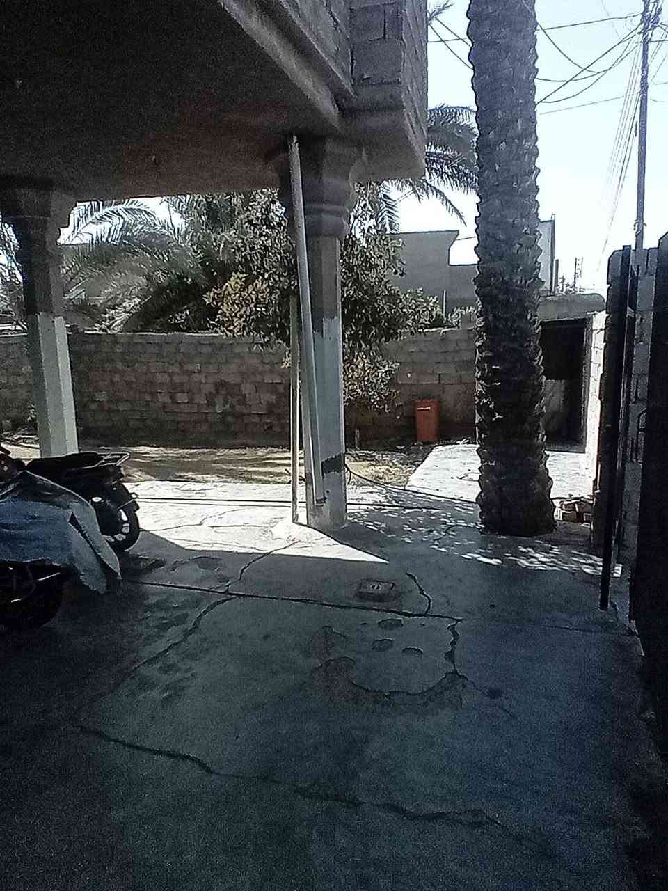 سلام عليكم عندي بيت البيع مساحه 400 متر الوجه 24 نزال 15 طابو صرف سعر 130 يرهم تدفع نص المبلغ ونص وعدة 6 اشهر قرب جسر الثالث@***********
