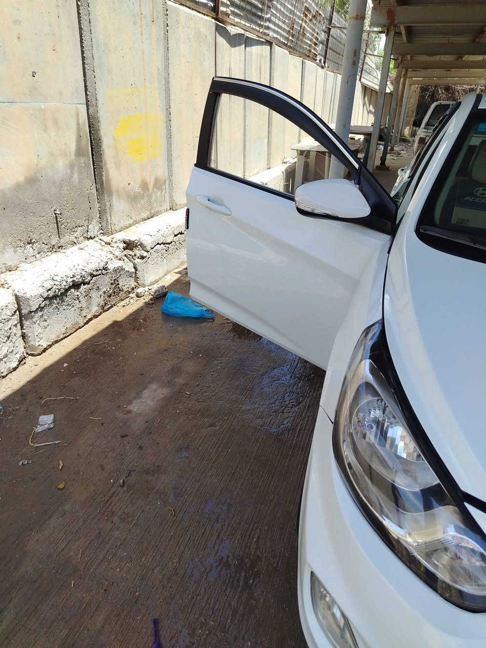 السلام عليكم اكسنت موديل ٢٠١٣ خليجي الشركة العامة كير ومحرك مكفولات بيها صبغ باب خلف السائق مكان اليرموك سعر ٩٣ رقم التواصل ***********
