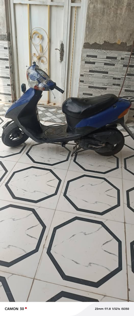 ذبانه ساسوكي رياضي للبيع السعر 350 
 وبيها مجال ذبانه نضيفه  الي الريدها
لتواصل هاذه الرقم ***********

نص مكتوب في الصور:
- CAMON 30  23mm f/1.8 1/493s ISO52
- CAMON 30 23mm f/1.8 1/299s ISO50
- CAMON 30 • 23mm f/1.8 1/299s ISO50
- CAMON 30 • 23mm f/1.8 1/321s ISO50
- CAMON 30 • 23mm f/1.8 1/394s ISO50
- CAMON 30  23mm f/1.8 1/394s ISO50