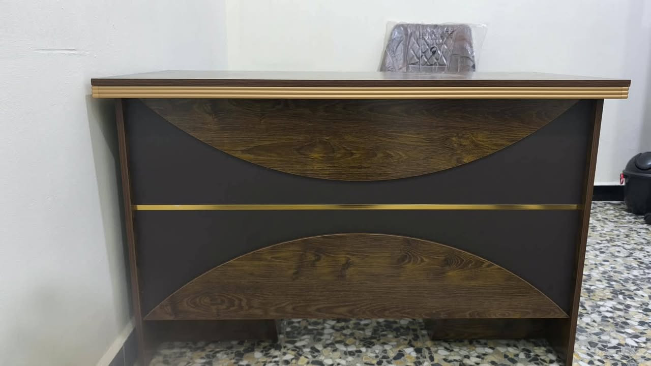 ميز ١٤٠ سم • ميز ١٠٠ • ٤ كراسي حديد