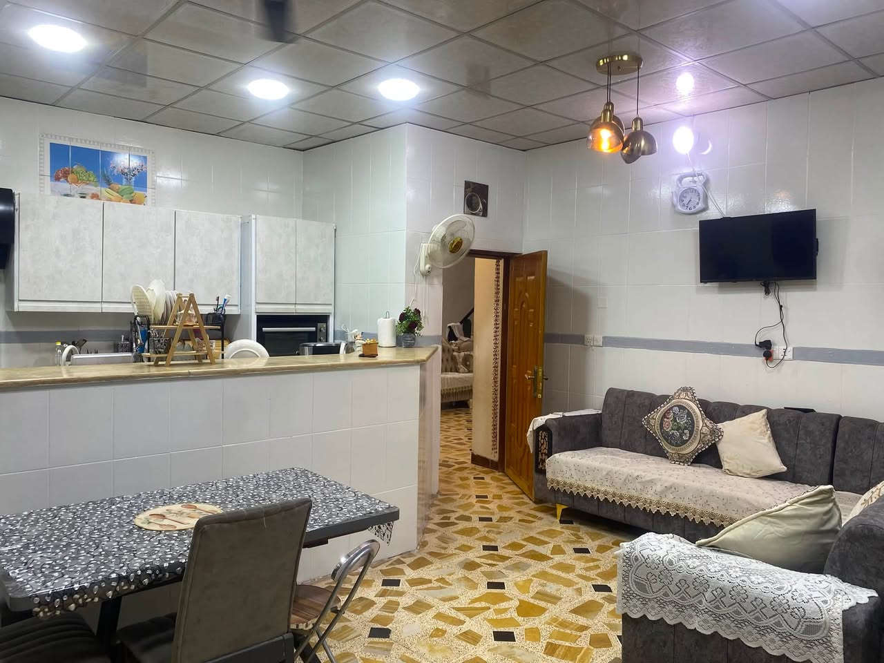 دار للبيع
حي الجامعة 

قرب المستشفى دكتور جمال 

المساحه (250) متر 

يتكون من (4) غرف نوم 🛌  

للاستفسار 📞 ***********

عقارات الشهم سامراء شارع 2000
