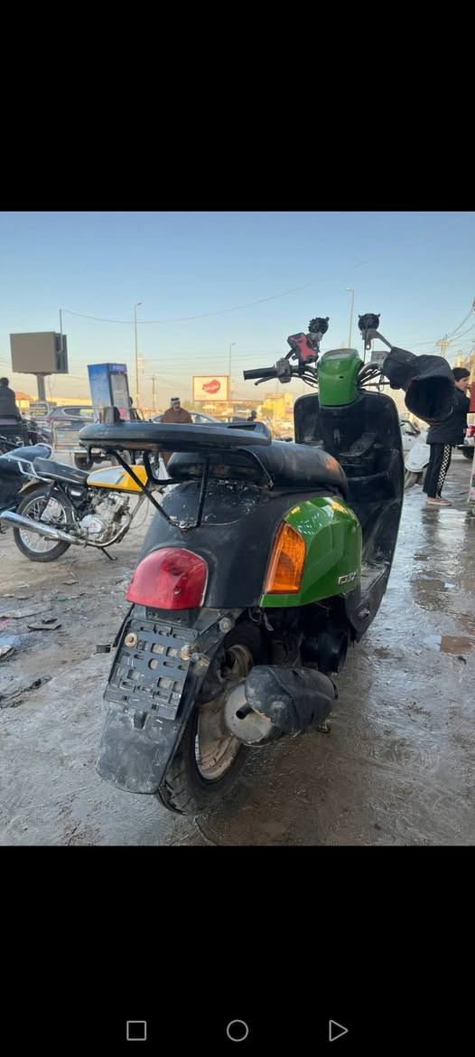 جوم حديد  دراجه متروكه ما اعرف شبيه  اعتقد  بيه بس ولفات  ابيعه ب 350 وبيه مجال فقط مكاتبه اكاتب   مو تجيني تكلي شبيه مابيه جوم حديد  الاستفسار اتصال ***********
