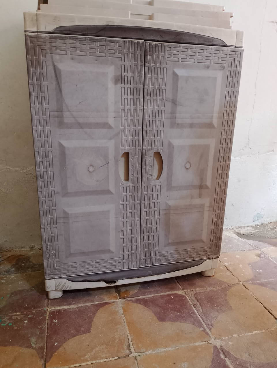 للبيع ميز جرارات وميز صغير
