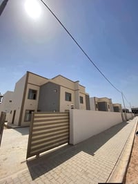 مجمع الأميرات • ٢٢٠م • تطلوعة