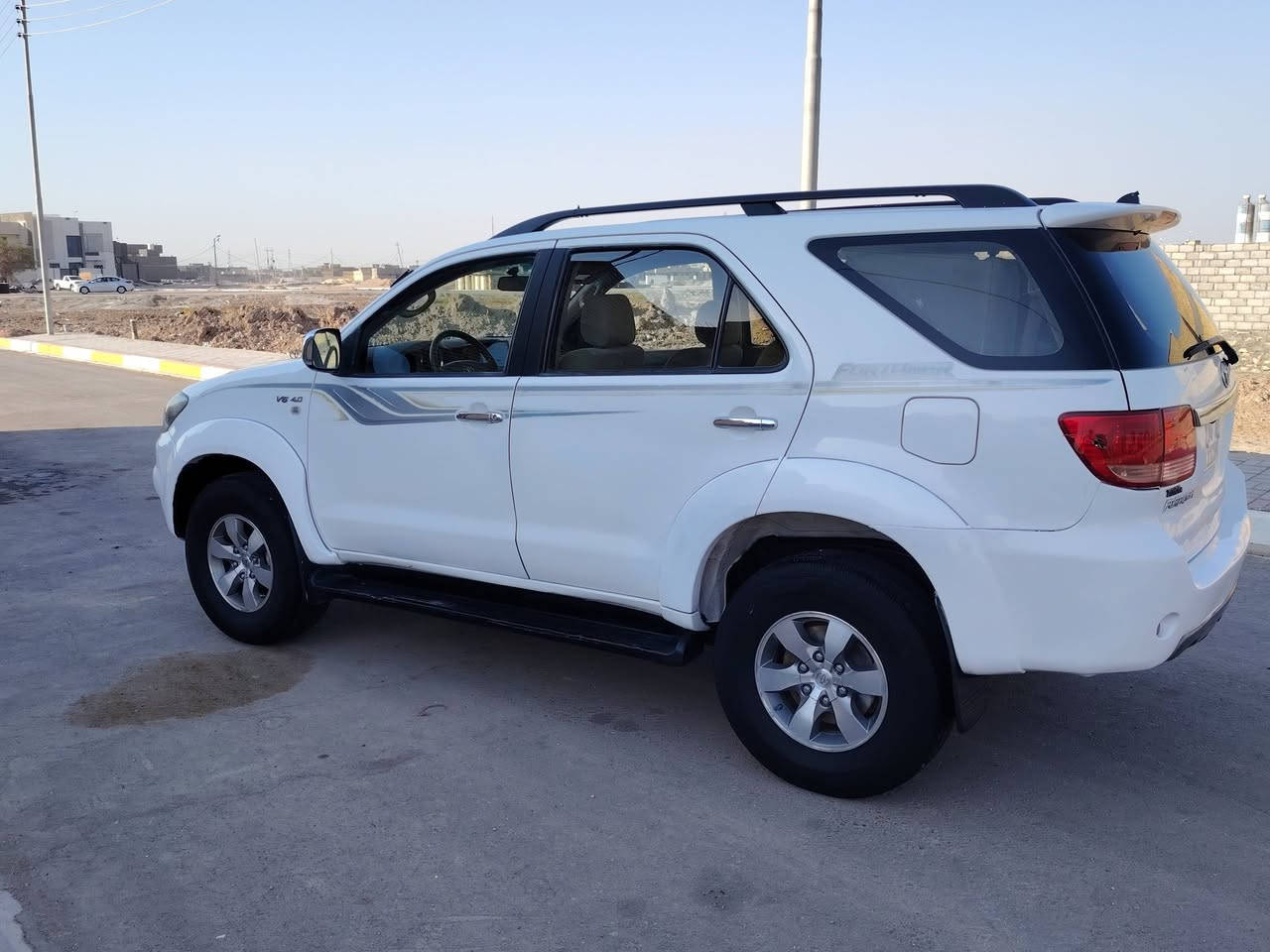 تويوتا فورجنر موديل ٢٠٠٦ رقم بصره نكليزي بسمي. مكينه ٦ سلندر. تبريد قطعتين. بيه رشات صبغ بدون تبديل اي قطعه. سياره جاهزه من كلشي. السعر ١١٨ وبي مجال للمشتري مكان السياره السماوه وللاستفسار ***********
