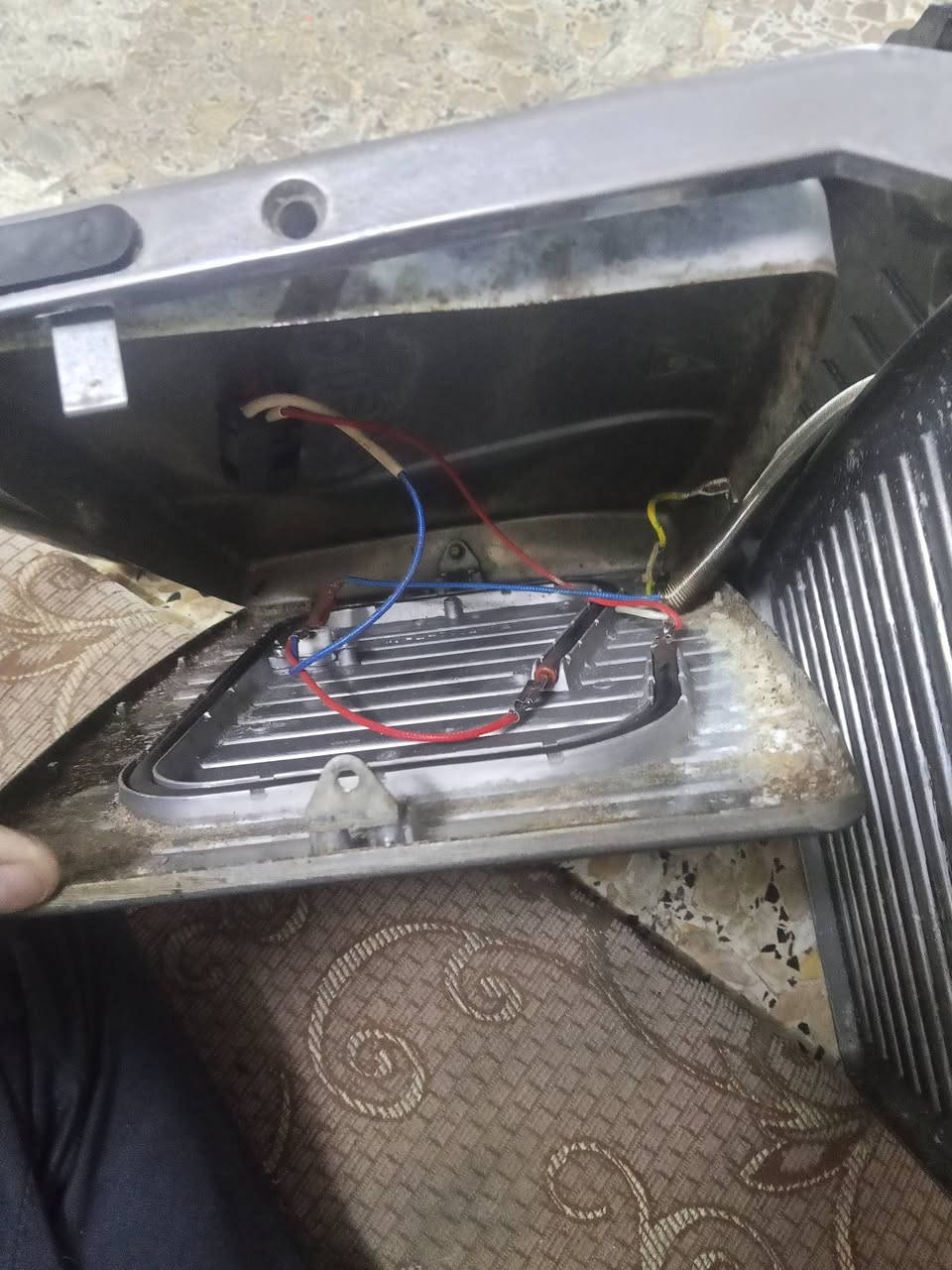 عباس الكهربائي لتصليح الجهزه كهربائية بأنواعها اتصل على رقم ***********واتساب

نص مكتوب في الصور:
- عباس الكهربائي لتنصيب وتصليح كافة انواع السبالت مع شحن غاز مع غسل موقعي ورشة متنقلة مع ضمان بالعمل صيانة ماي مع صيانة كهرباء وتنصيب فلاتر المياه بادارة : عباس الملالي (واتساب) *********** النجف الاشرف . حي الانصار . شارع المطار . قرب جامع الشهيد جعفر الطيار