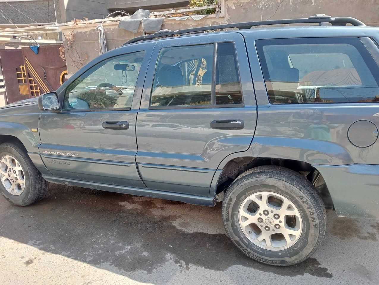 السلام عليكم جيب شيروكي موديل 2000 محرك ستة السيارة جاهزة وخير من الله ما بيها اي تحوير محرك كير بلادي نقص فقط تبريد رقم شمالي تحويل ثاني يوم سعر 50 ورقة مكاني الشعب حي البساتين هاتف ***********
