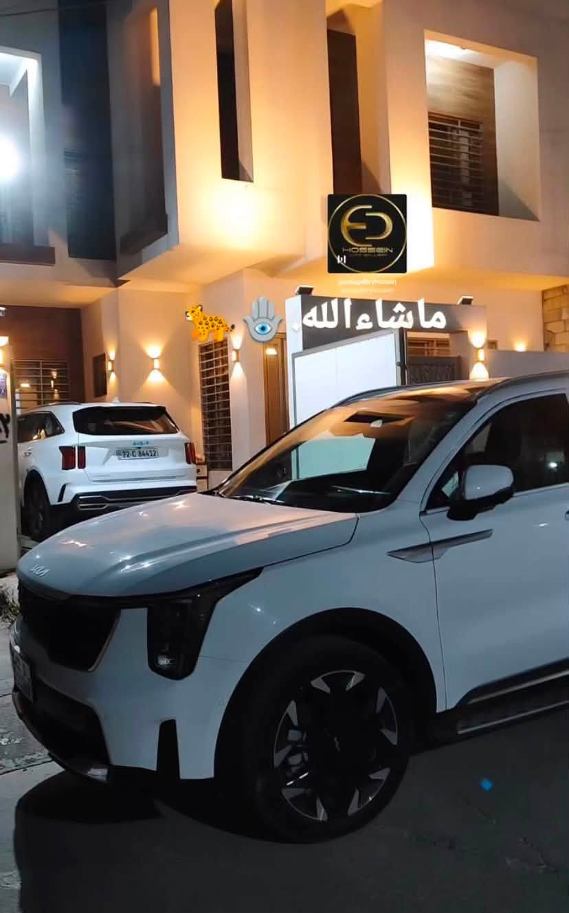 سلام عليكم كيا سورنتو للبيع موديل 2023 السياره كفاله عامه من جكه الابره على أيدي مأخذه زيرو 0 ماشيه السياره 
20000KMالفحص سورنتو 6 سلندر GPS بانوراما 2023
الموديل : 2023. (خليجي) .
Cylinder 3.5L6 المحرك
الضمان : 5 سنوات او 100.000 كيلومتر.
الصيانة:
المواصفات:
أربع كامرات محيطيه
* دخول وتشغيل بصمة
* مقاعد جلد تدفئه وتبريد.
* أنظمة قيادة متعددة.
* هاند بريك بصمة
*كير موس.
* نظام ملاحةGPS .
* اطار قياس 235/55R19 انج
* سقف بانوراما .
*كاميرا خلفية.
برادي أبواب خلفية
* مرايا كهرباء.
* المصابيح الأمامية زنون.
* كشافات الضباب زنون
* تشغيل عن بعد .
* صندوق كهربائي.
* المقاعد الأمامية كهربائية
* انارة داخلية LED
حساسات خلفية وامامية
* 7 راكب.
* مكيف خلفي مع وحدة تحكم منفصلة.
مكاني موصل حي النور ***********
