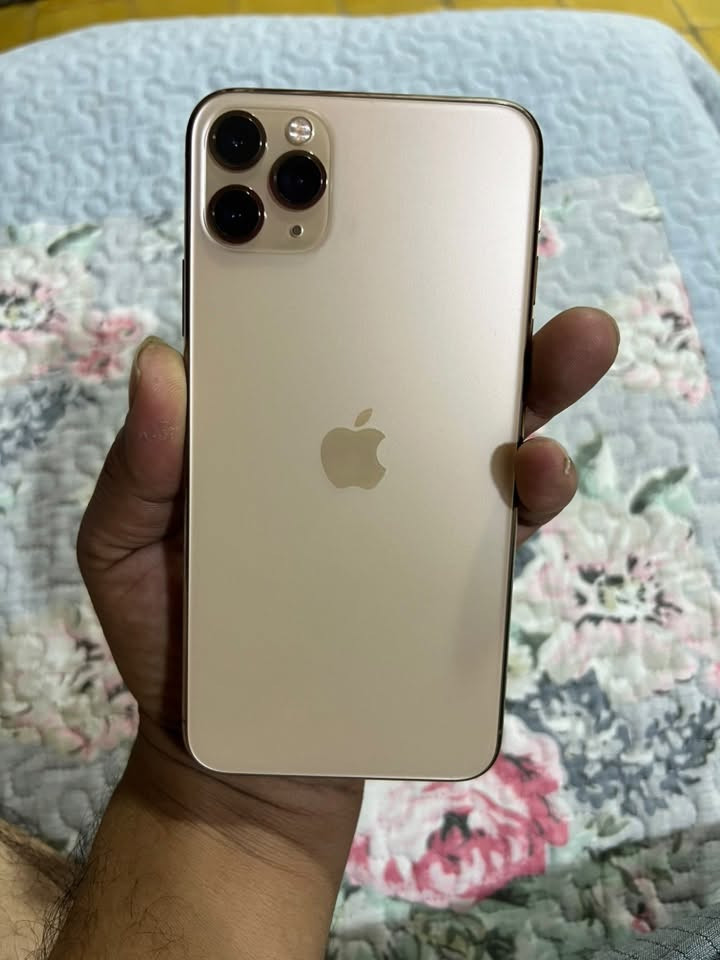 ‏السلام عليكم iPhone 11 Pro Max شرط النظافة جهاز ما مفتوح ذاكرة 64 بطارية 72 جهاز حيل الرقم *********** السعر,325

