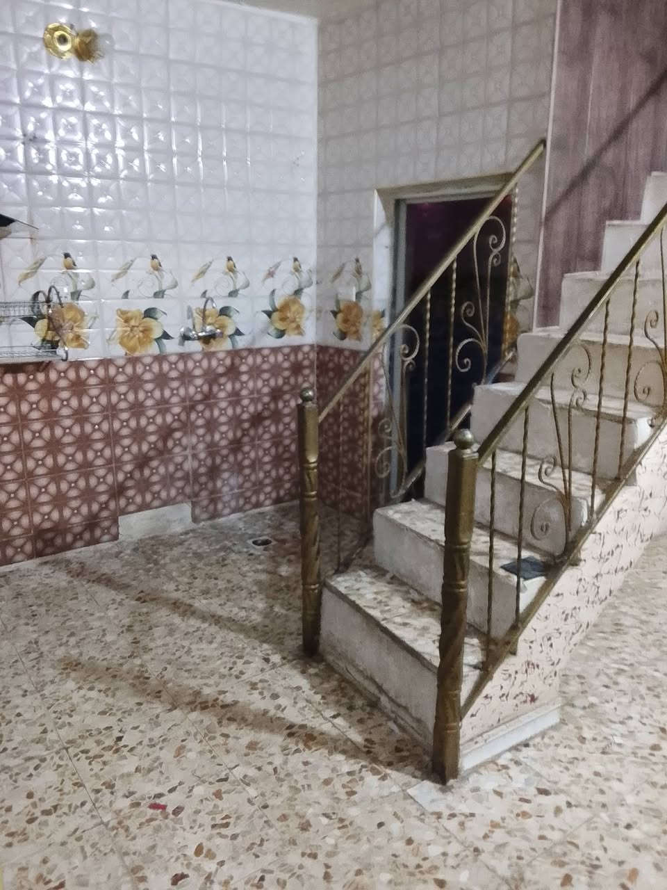سلام عليكم بيت 50 متر زراعي بناء جديد وحديث الاربع شوارع ورا مدرسه قتيبه رقمي بي وتساب ***********
