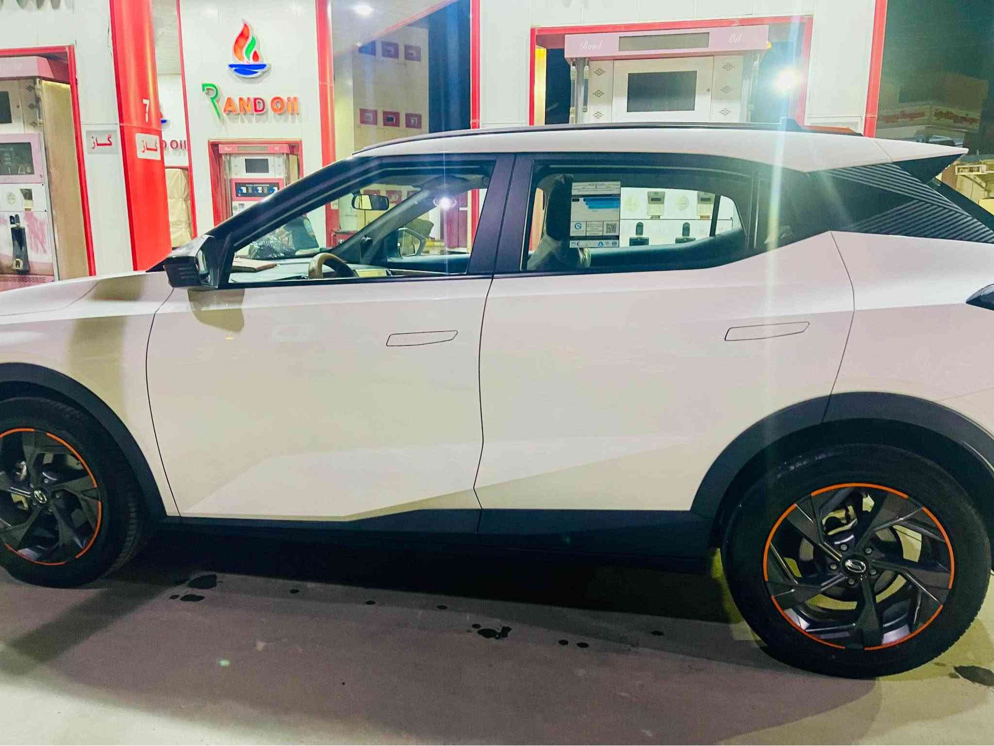 🚗 للبيع GAC GS3 EMZOOM – بحالة شركة
المواصفات:
✅  موديل 2025
✅ ممشى 10000 كم فقط.
✅ محرك 1.5 تيربو بقوة 174 حصان.
✅ ناقل حركة أوتوماتيك DCT بـ7 سرعات.
✅ مصابيح LED أمامية وخلفية.
✅ شاشة كبيرة.كاميرا خلفية مع حساسات.
✅ تشغيل بصمة عن بعد . ودخول ذكي.مثبت سرعة.
✅ جنوط رياضية.مكيف امتياز.
✅ السيارة استلام شركة GAC كركوك 
السيارة بحالة الوكالة ولا تحتاج أي مصروف.
ضمان 10 سنوات 
السيارة كلين بدون صبغ وبدون رصعه وبدون شخط السيارة بسمي 
يوجد معه كوبون بانزين / بطاقة بانزين 
الكير 3 وضعيات  
💰 السعر 150 $ وبيها مجال للطيبين .
للأستفسار *********** كركوك, العراق
