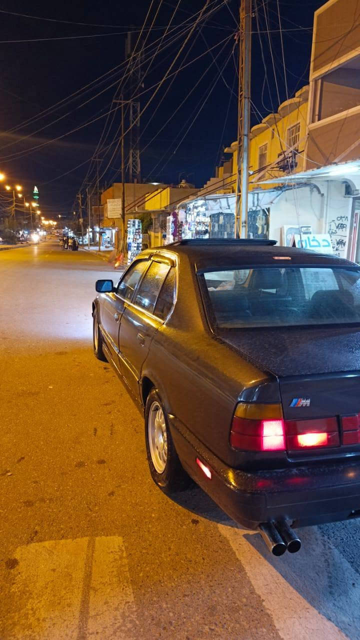 BMW 525i 1991
محرك فل 
كير اوتو 
تبريد شغال 
فتحة سقف 
كشنات جلد وغرفة ومرتبة 
سيارة بسمنا شرط التحويل 
السيارة مصبوغة عام للجمالية 
ويل صقر 
سنوية تنتهي  2028 
رقم نينوى الماني 
للاستفسار ***********
***********
