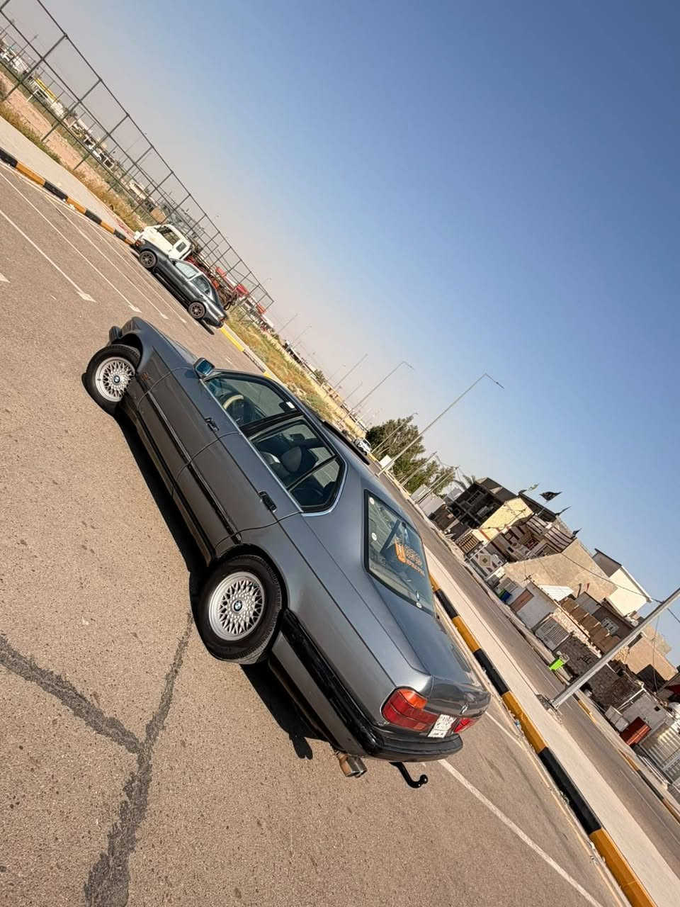 السلام وعليكم بي ام دبليو للبيع موديل 1991 سياره جاهزه ماكينه وكير كفاله تبريد ثلج ❄️ تخم تاير جديد كلش حلوه وجاهزة سياره 735  رقم بغداد تحويل مباشر سعر 38 وبيها مجال مكان واسط العزيزية رقم الهاتف. ***********.
