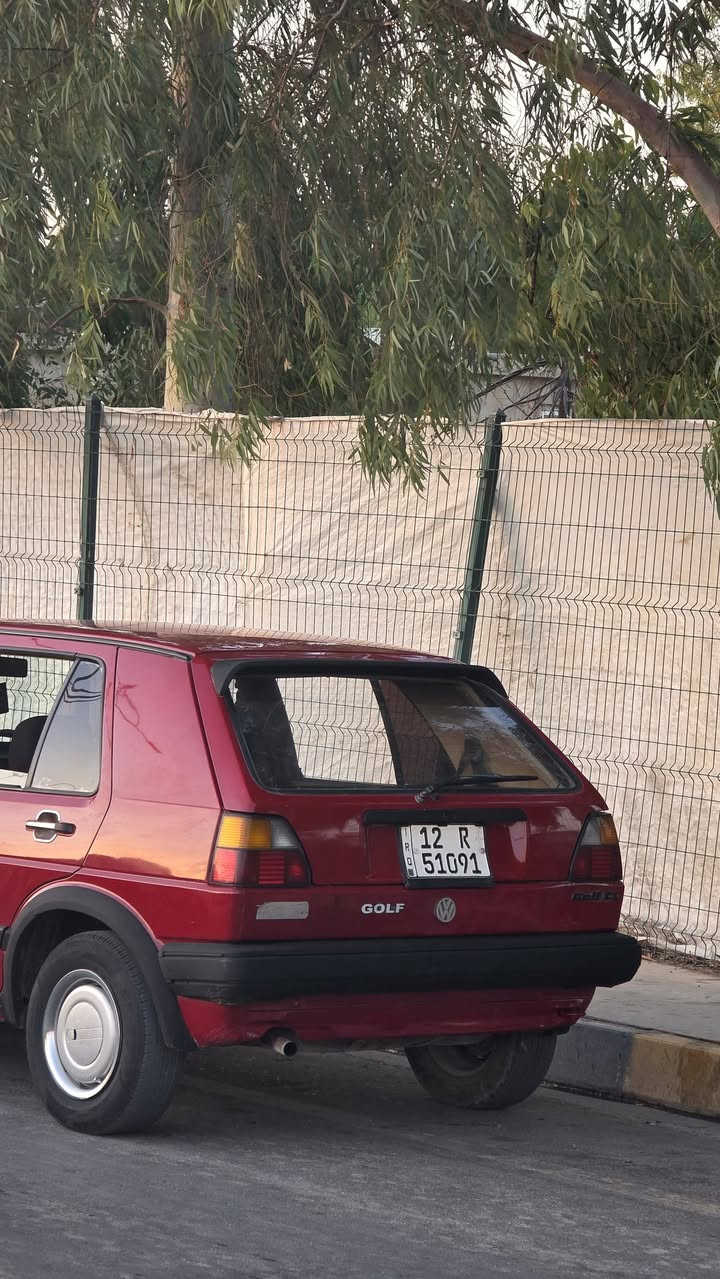 سلام عليكم
گولف 1991

گير عادي 

مكينة 16 

0.8  بيها صرف 

بيها ضربة بالجاملغ ومصلحة 

مصبوغة جمالية 

صدر امامي خلفي كلو جديد

دوشمة جديدة 

5 گير

الگير شرط ما بي شي 

السعر 35 ورقة 

وبيها مجال 

للتواصل 

***********

وبيه واتساب
