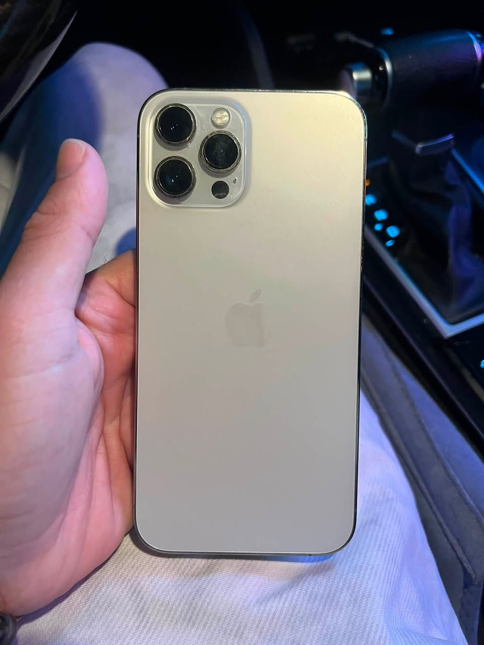 � للبيع iPhone 12 Pro Max

📱 السعة: 128GB
🔋 البطارية: 78%
✨ الجهاز نظيف 100% ومحافظ عليه 
برغي مامفتوح بالجهاز
السعر 425 وبي مجال
***********

