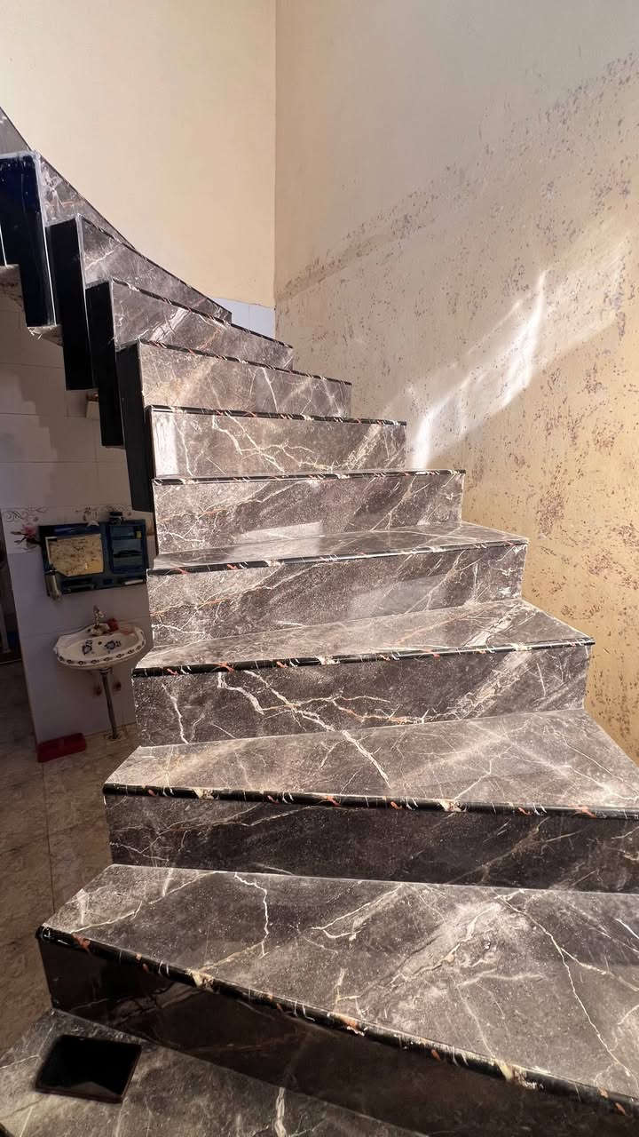 السلام عليكم خلفه سيراميك متفرغ شغل مرتب درجه أولى وأسعار مناسبه جدا (نقد وقسط)للأستفسار على الرقم التالي او على الخاص ***********
