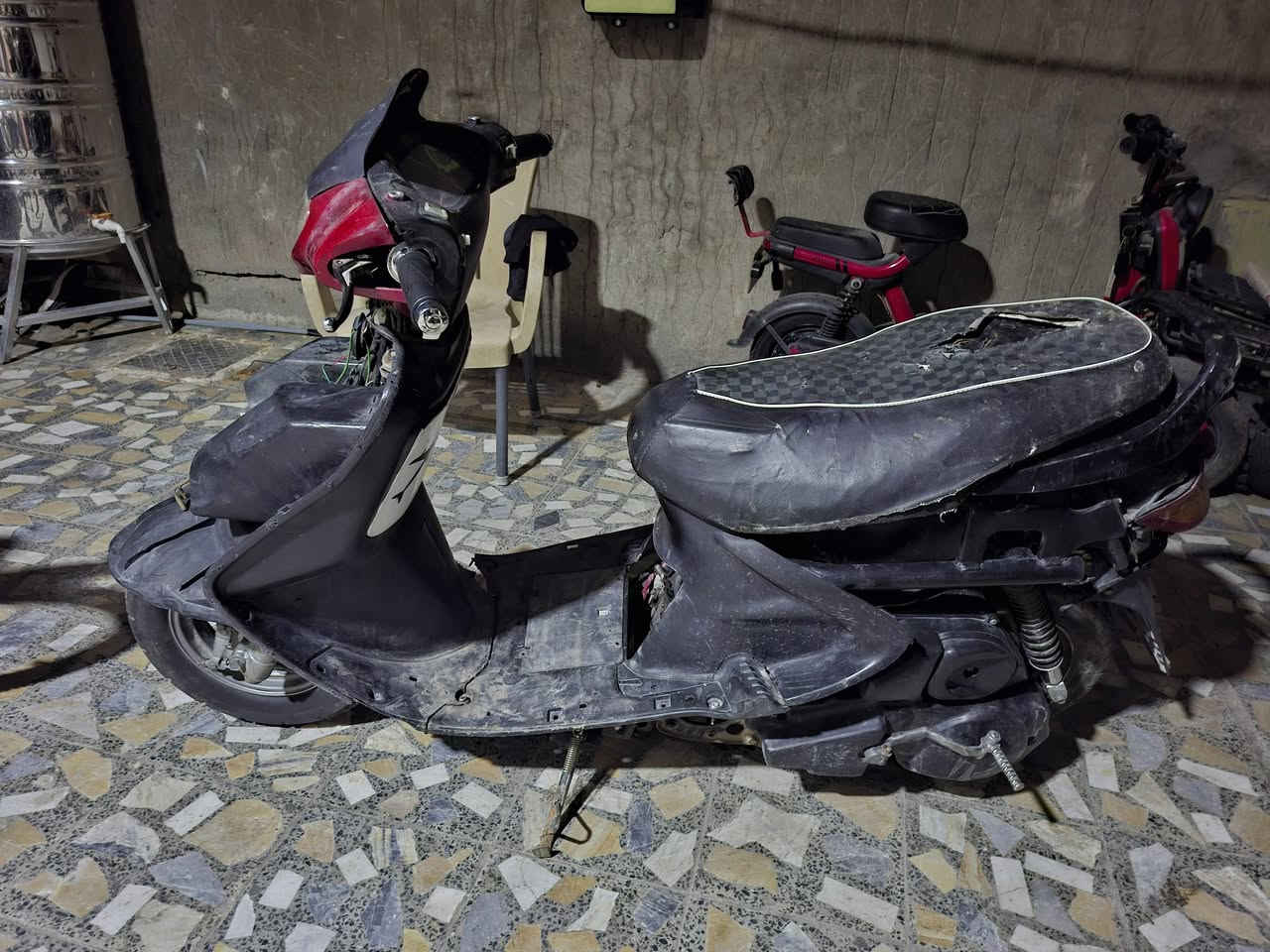 دراجه فراشة ما مفتوحه مكينه سعره 200 بيه مجال ***********. التواصل على وتساب
