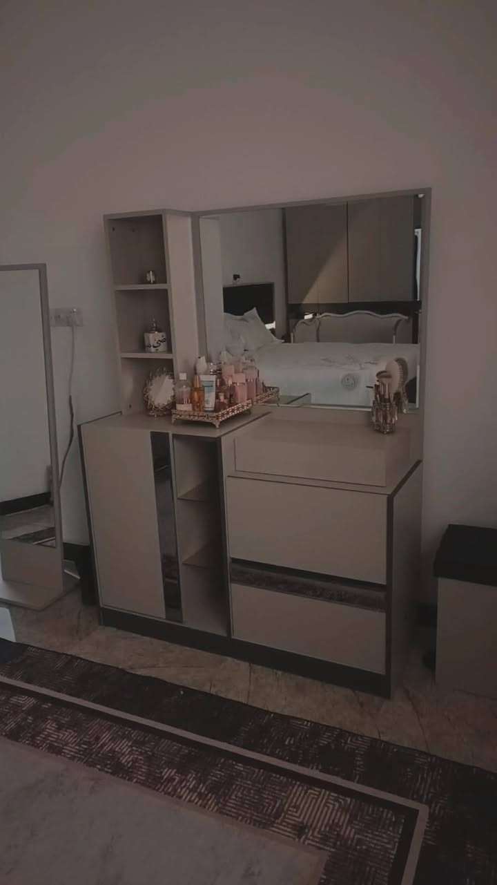 غرفه للبيع صار ٣اشهر من خذته زلع مبيها نضيفه ١٠٠/١٠٠ تجون وتشوفوها مستعجله عليه اريد اسافر للتواصل عبر الواتساب ***********
دوشك طبي طبقتين 
كنتور مع ملحق 8ابواب 
شازلون
سرير وملحقاته
دراور
ميز تواليت 
طابوريا
غرفه للبيع صار ٣اشهر من خذته زلع مبيها نضيفه ١٠٠/١٠٠ تجون وتشوفوها مستعجله عليه اريد اسافر للتواصل عبر الواتساب ***********
