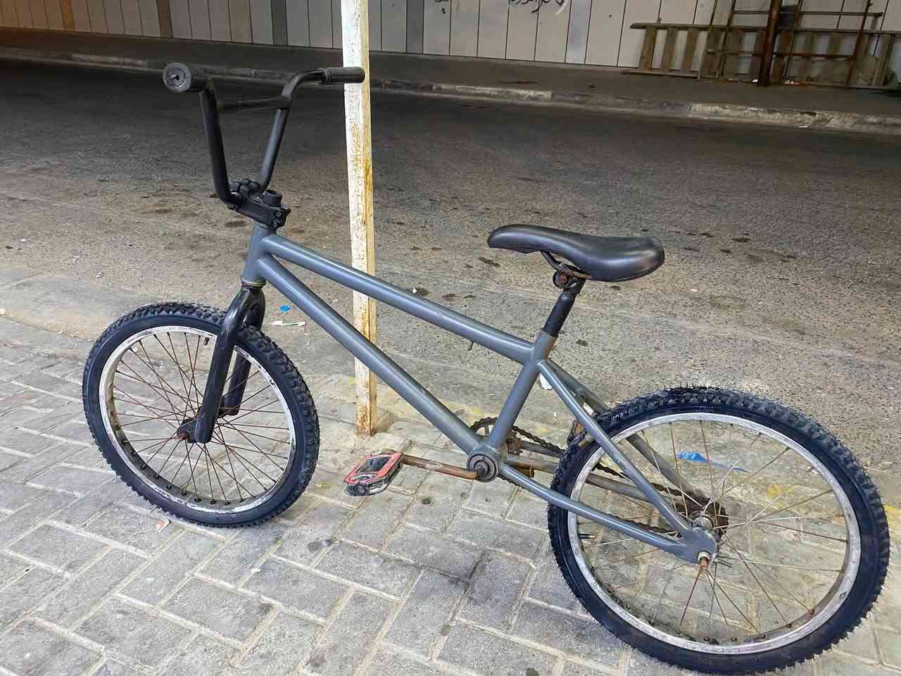 بايسكل BMX يحتاجل تقريبا صرف 25 يرجع جديد مصبوغ البايسكل صبغ حلو شوفت عينك السعر 40 وبي مجال بسيط متواجد فقط على الواتساب هذه رقمي ***********
