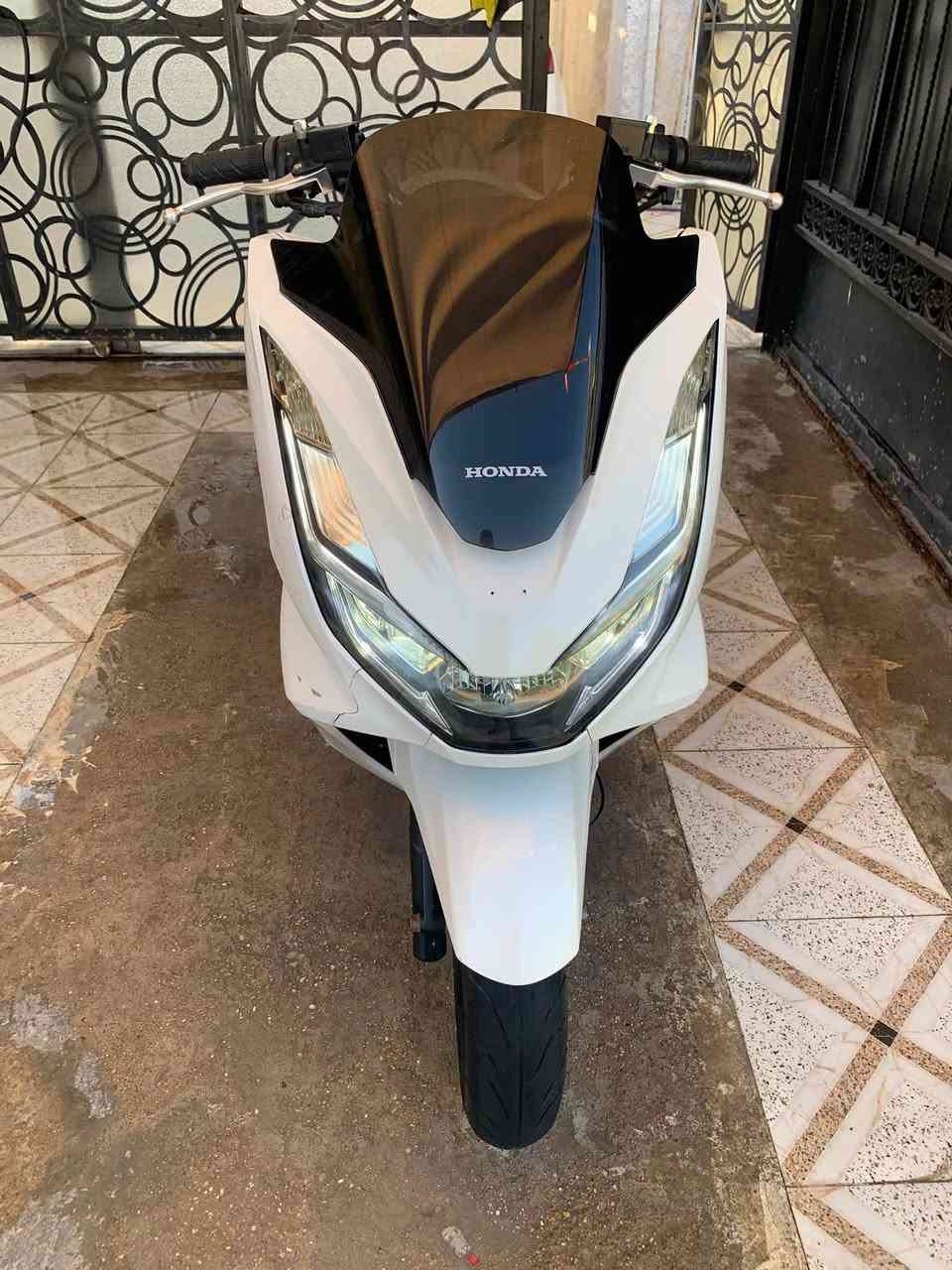 السلام عليكم pcx جيل الرابع وارد كوري
دراجه تخبل مكفوله مكينه كلجات كهربائيات 
مكاني بغداد الغزالية 
***********
دراجة كلش جديده ونضيفه
