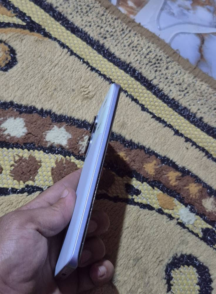 شاومي نوت 13برو بلص ذاكره 512يشغل120فريم جهاز نضافه فول مكفول من كلشي نسخه لجلد جهاز غني عن التعريف بيع او مراوس حسب الرغبه جهاز فقط ماويا شي فقط لاصق وحافضه عنوان بصره معقل سعر 350لاتصال*********** البصرة, العراق

