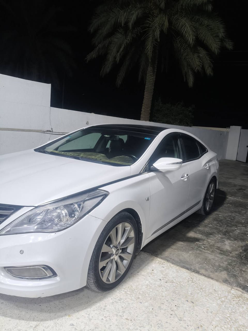 ازيرا م 13 خليجي السيارة مكفوله من الصبغ فقط الدعاميات  مواصفات بني روما بردة خلفية وبرات في البيئان الخلفية هواي بيه مواصفات ماشيه 165 ك حقيقي السيارة جديدة كير مكينة نظيفة بمعنى الكلمة فقط مبدل واشر قبغ ولفات سيارة كامله والسونار موجود  محتاجه فقط صبغ دعاميه خلفيه 
السعر 125 
للتواصل***********
