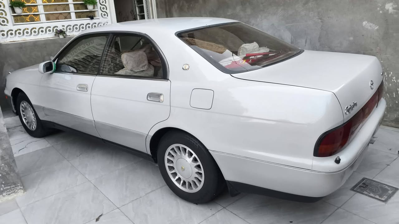 سياره للبيع مواليد 90 سياره مقفوله صبغ جماليه السعر 60 اتصل ***********
