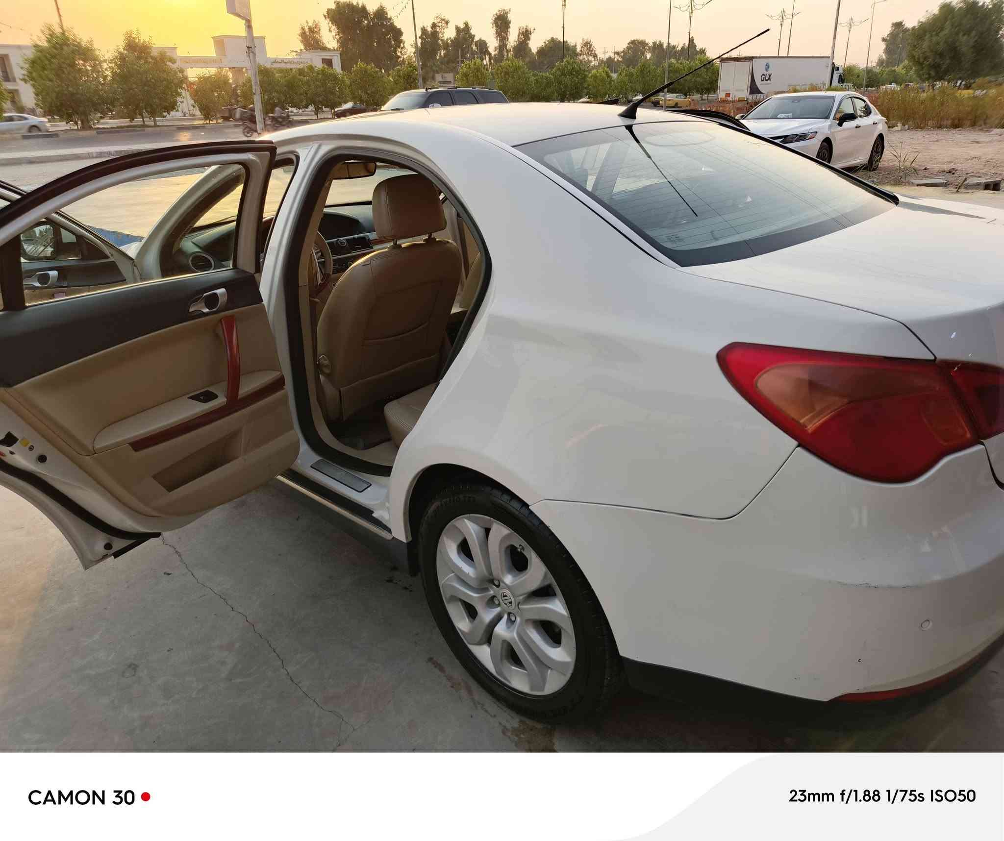سلام عليكم
 MG بيع ومراوس
موديل 12 فول مواصفات
بدون صبغ رقم إنكليزي
السعر 53 وبيها مجال
***********
