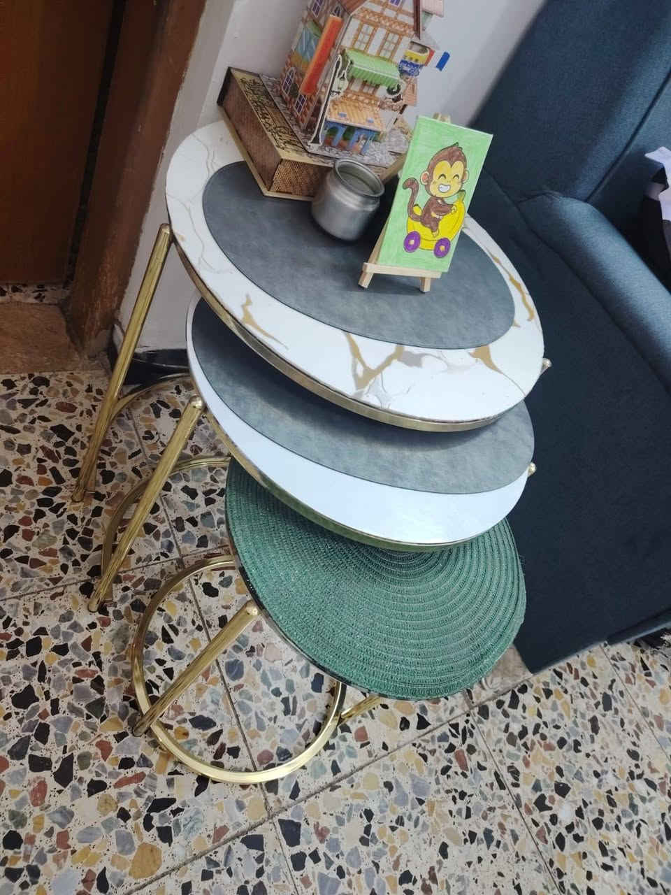 سلام عليكم تخم ٨ مقاعد نضيف جظا اي ضرر مابي سعره٣٠٠ طبلات جديده سعرهن ٣٠ لعنوان مدينه لصدر قطاع٥ الاستفسار على الرقم ***********
