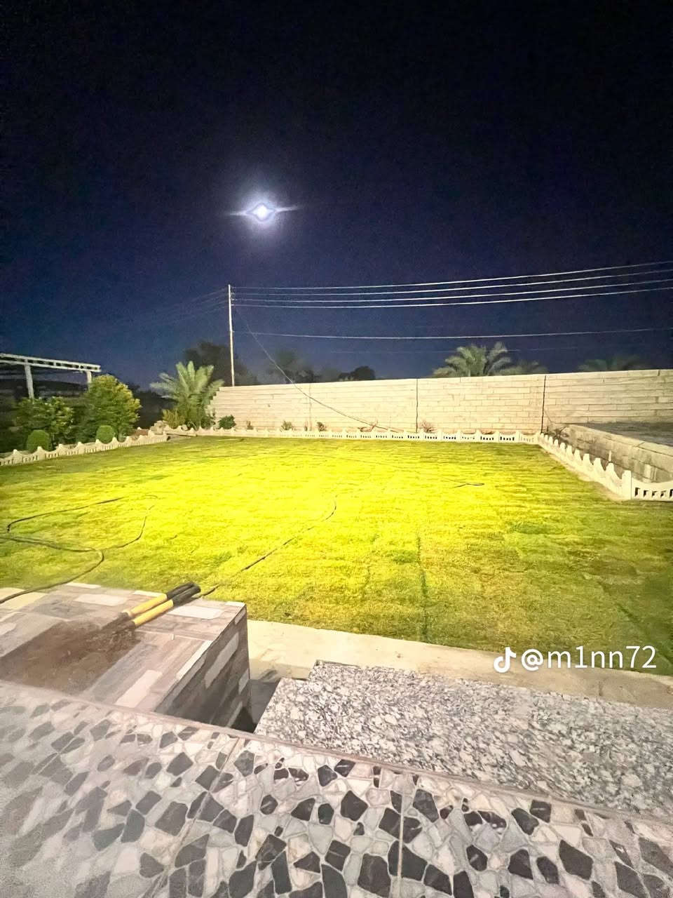 شغل حدايق مقرنص صبات اي شي

نص مكتوب في الصور:
- شغل حدايق مقرنص فرش زميج
- شغل مرشات الاستفسار
- ***********
- @m1nn72