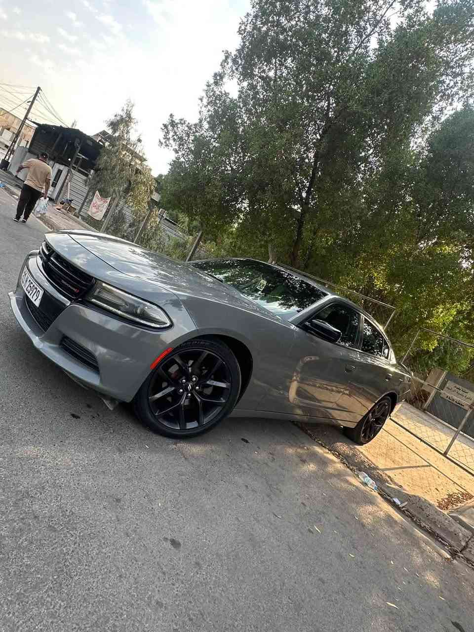السلام عليكم
جارجر مديل ٢٠١٩ سمنتي مميز للبيع فقط السياره حادثها جاملغ خلفي فقط صبغ قطعه وحده بدون ايرباك تخم تاير جديد صدر جديد السعر ٢٠٠ورقه  للاستفسار لاتصال ع ***********
*********** مكاني بغداد السيديه شارع التجاري
